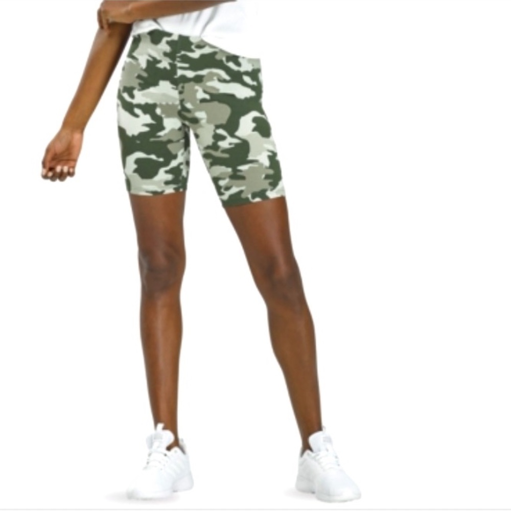 Hue Essentials Olive Camo-Print Bike Shorts, Size XL
